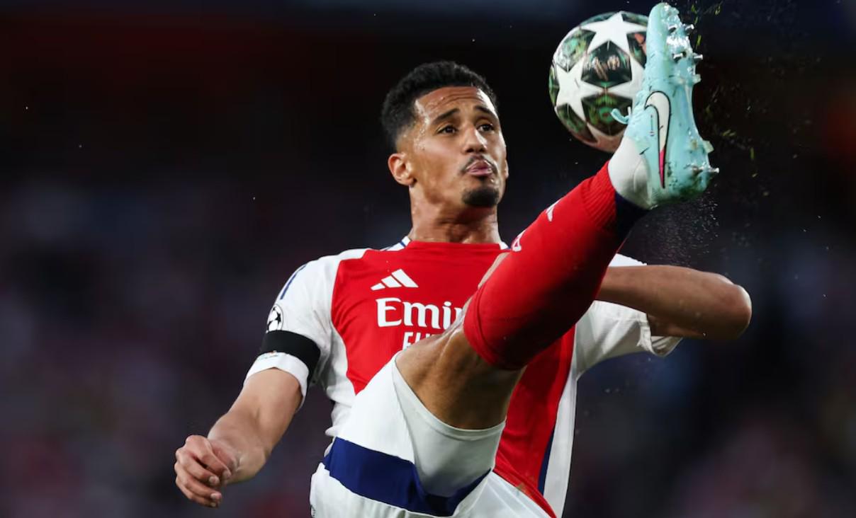 阿斯：皇馬需要引進(jìn)一名世界級后衛(wèi)，目前仍在關(guān)注薩利巴