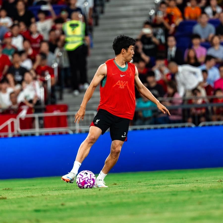 遠(yuǎn)藤航：公開(kāi)訓(xùn)練氛圍已經(jīng)非常棒了，相信周六正式比賽會(huì)更好