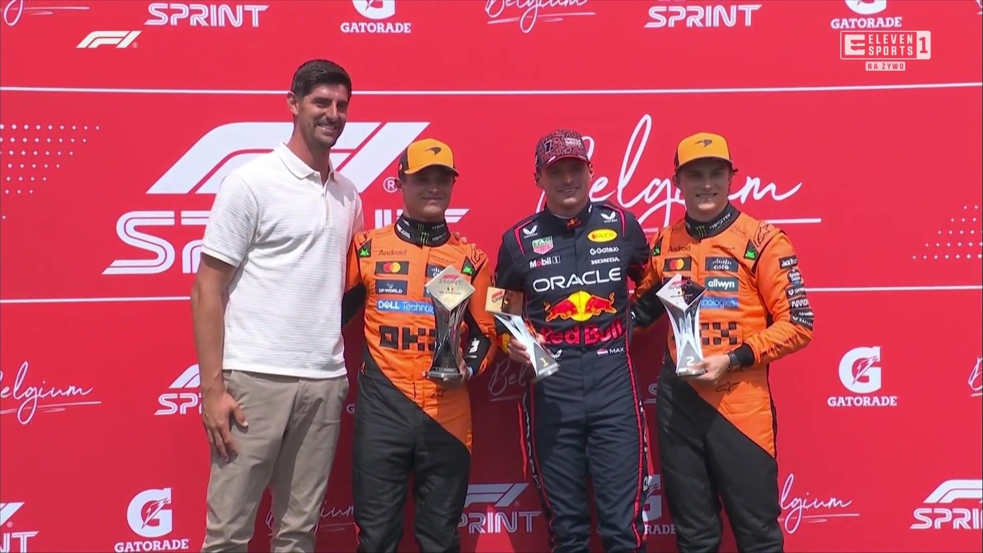 現(xiàn)身斯帕賽道，庫爾圖瓦與沖刺賽三位領(lǐng)獎臺車手合影