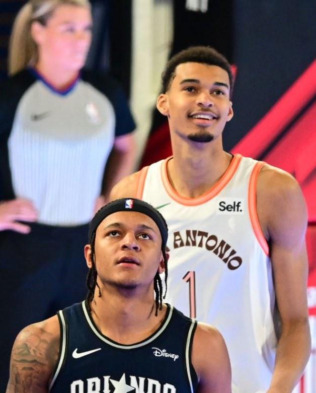 蒂格：我認為現(xiàn)在的班凱羅比文班亞馬強，因為文班還毫無成就