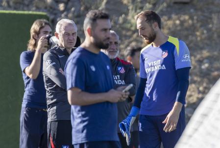 世體：馬競(jìng)重點(diǎn)練習(xí)射門(mén)，略倫特重炮轟門(mén)致奧布拉克下場(chǎng)治療