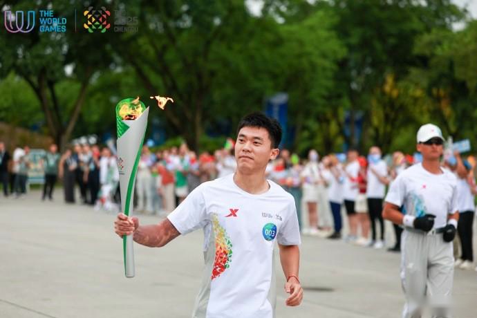 胡荷韜：非常自豪成為火炬手，希望自己早些恢復回到球場